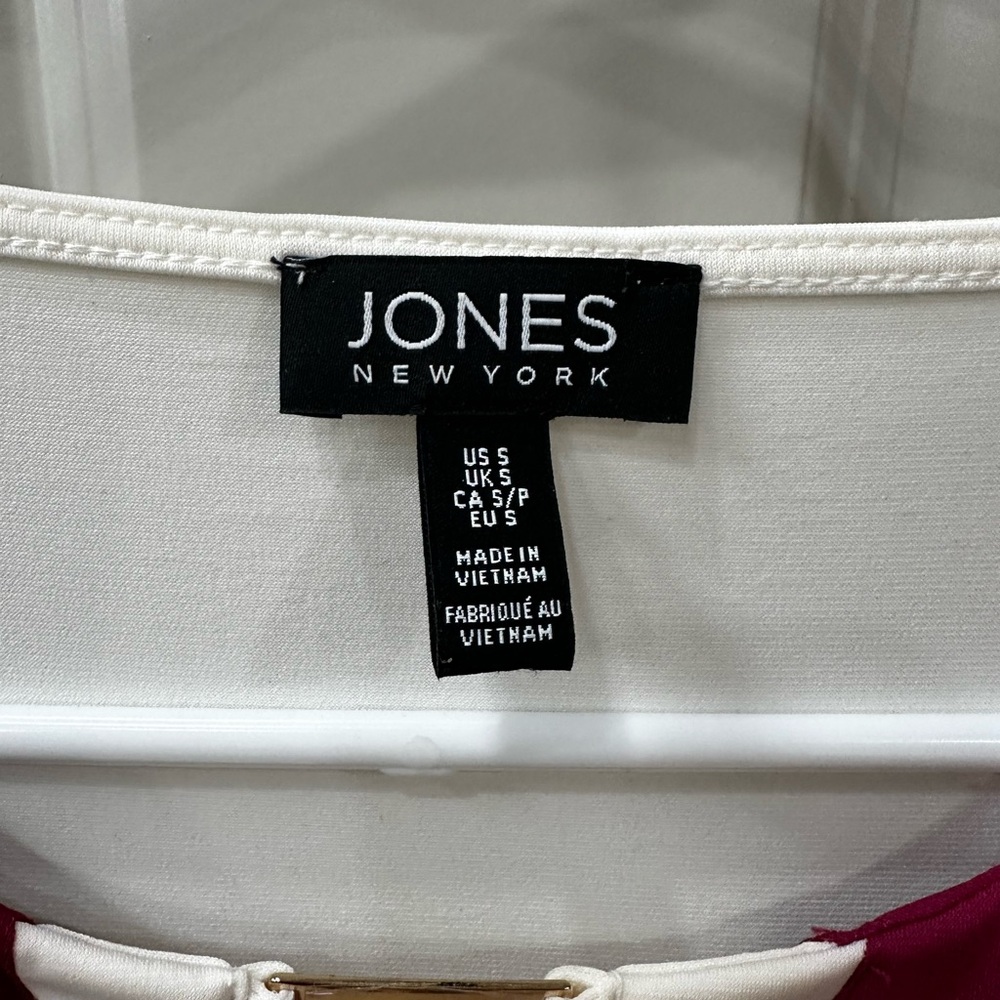 Jones New York sleeveless two toned blouse